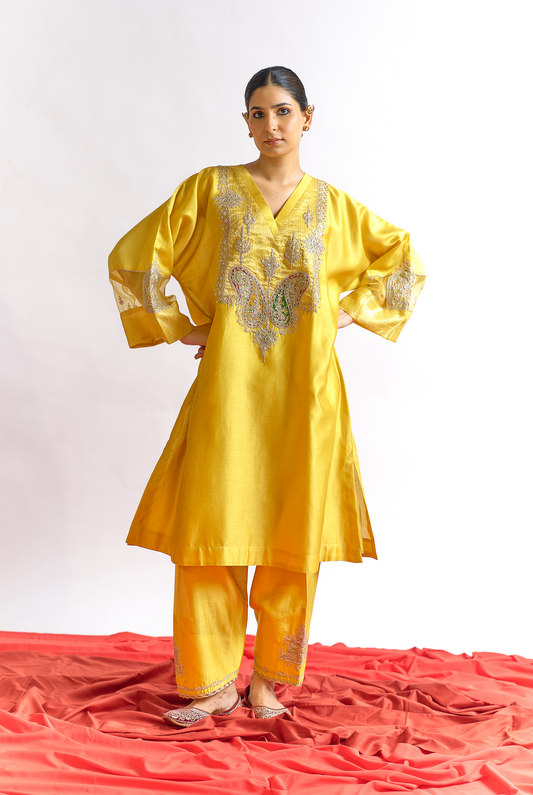 Yellow Silk Chanderi Antifit Kurta Set with Appliqué & Dori Embroidery