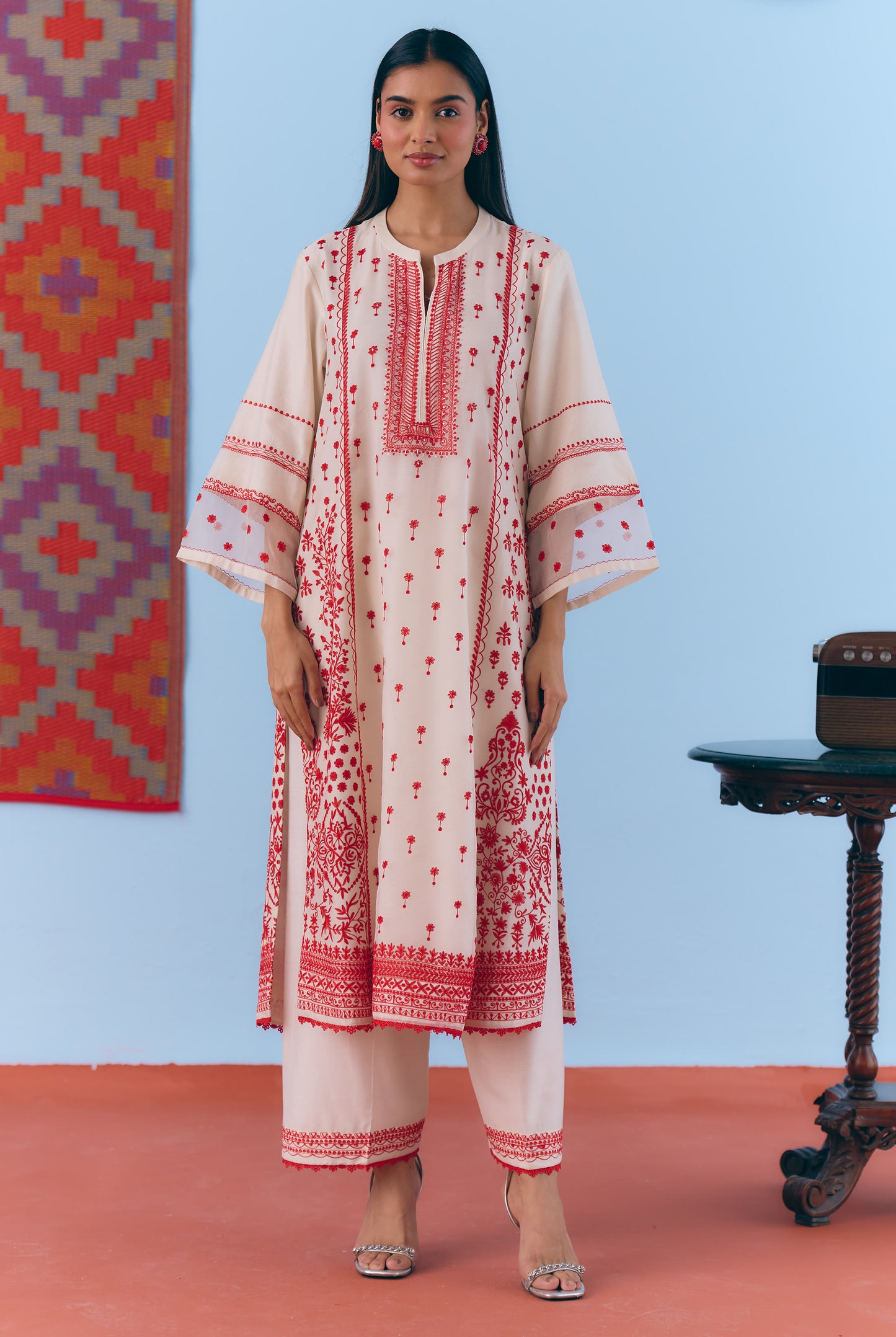 White Silk Chanderi Kurta Set with Red Thread Embroidery 005