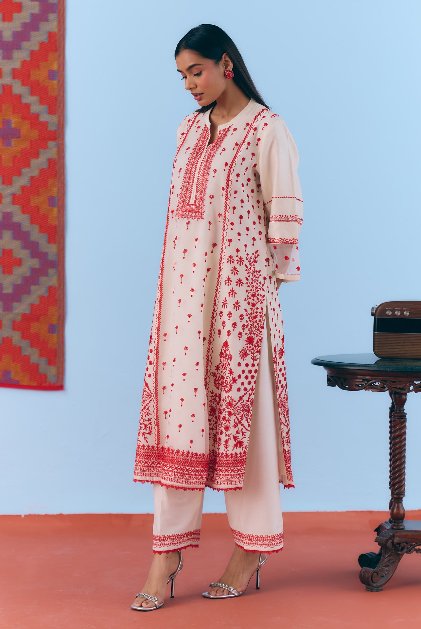 White Silk Chanderi Kurta Set with Red Thread Embroidery 005