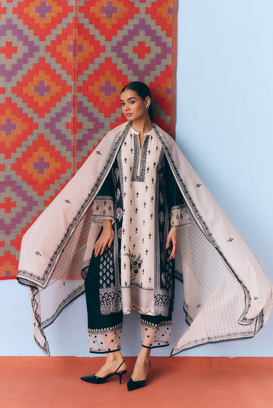 Black & White Silk Chanderi Kurta Set with Thread & Pita Embroidery