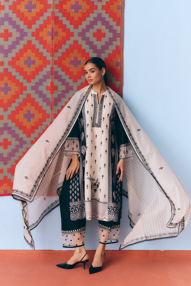Black & White Silk Chanderi Kurta Set with Thread & Pita Embroidery