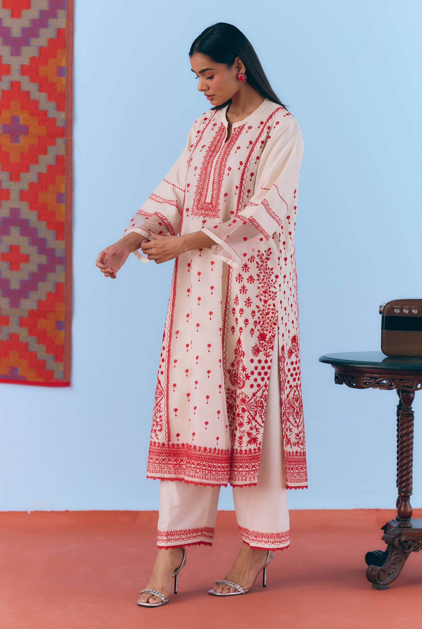 White Silk Chanderi Kurta Set with Red Thread Embroidery 005