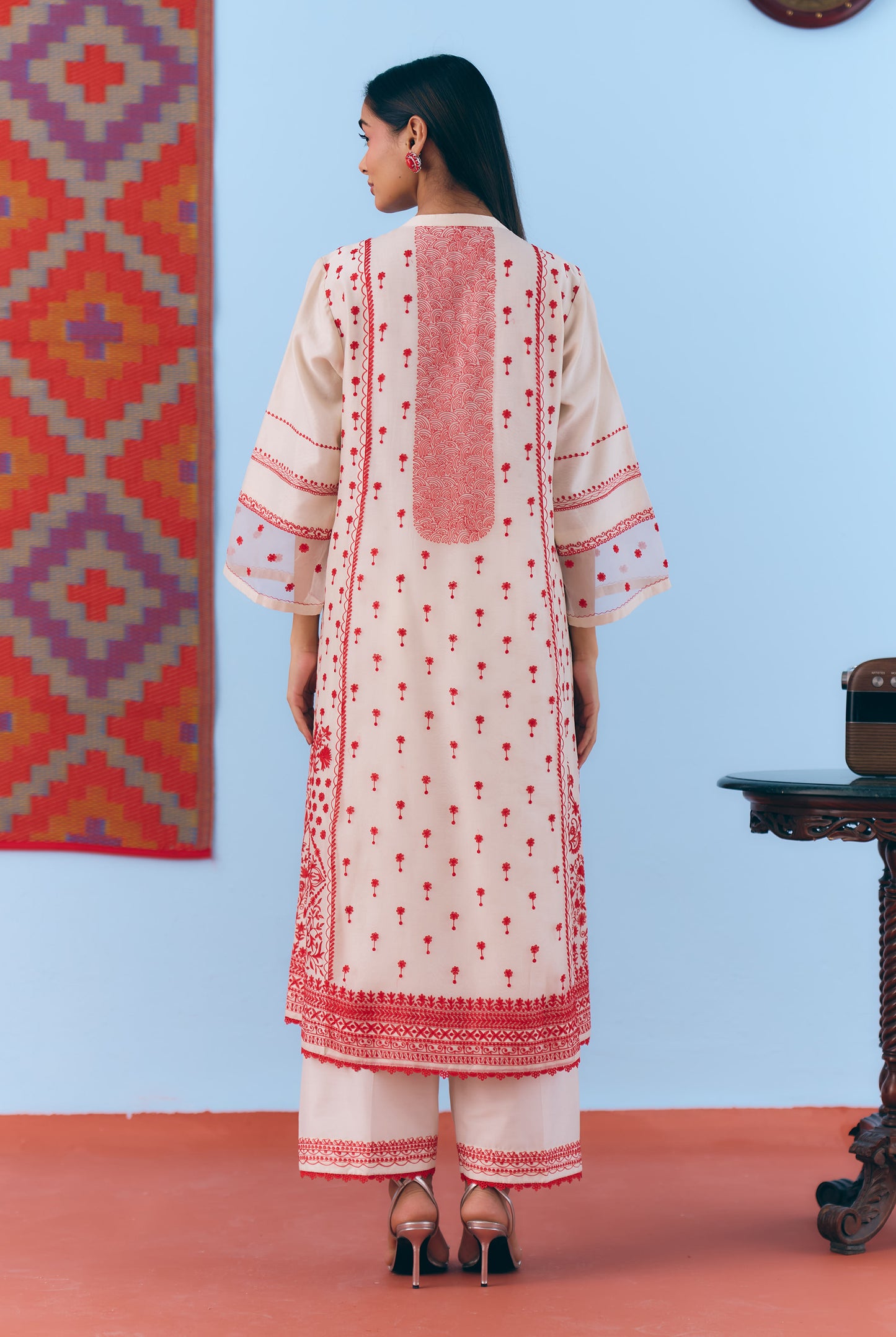 White Silk Chanderi Kurta Set with Red Thread Embroidery 005