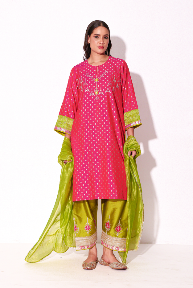 Fuchsia Banarasi Silk Kurta Set with Zari & Dabka Work