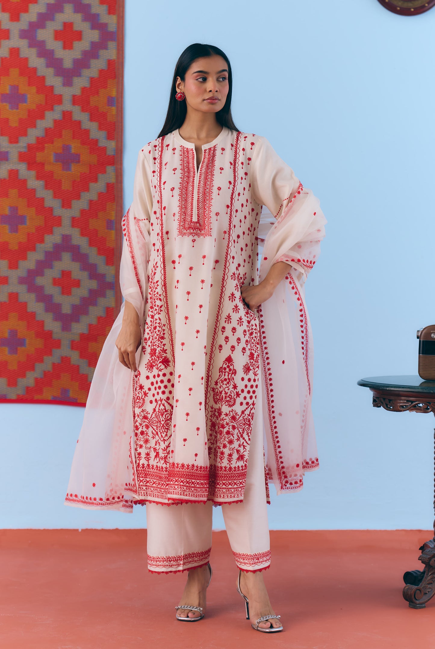 White Silk Chanderi Kurta Set with Red Thread Embroidery 005