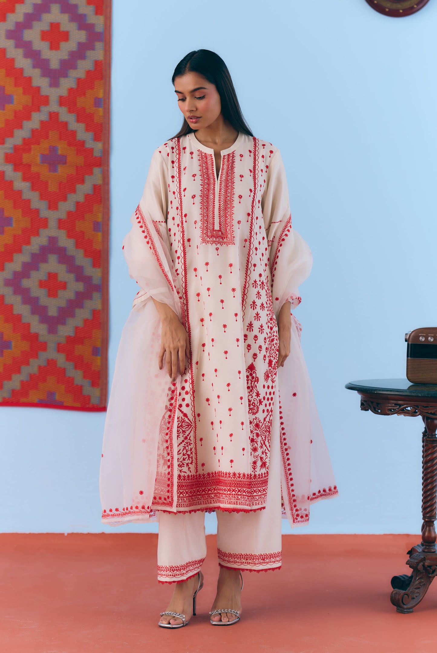 White Silk Chanderi Kurta Set with Red Thread Embroidery 005