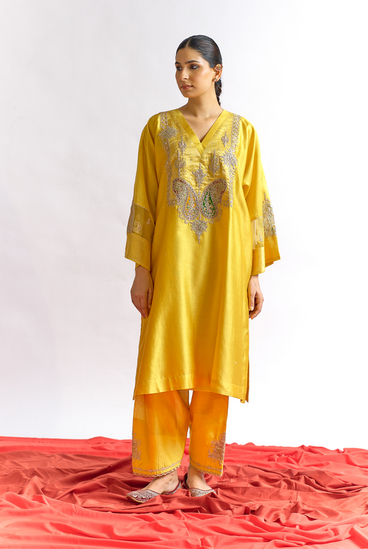 Yellow Silk Chanderi Antifit Kurta Set with Appliqué & Dori Embroidery